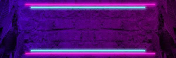 verlichting effect kader roze en blauw neon Aan steen muur voor achtergrond partij of uw tekst.groen bladeren van tropisch fabriek De volgende naar zolder steen muur. banier foto