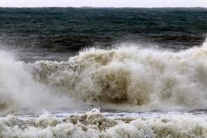 storm Aan de middellandse Zee zee in noordelijk Israël. foto