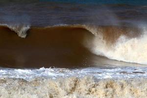 storm Aan de middellandse Zee zee in noordelijk Israël. foto