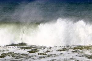 storm Aan de middellandse Zee zee in noordelijk Israël. foto