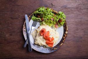 door elkaar gegooid ei en gerookt Zalm Aan houten foto