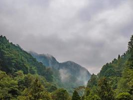 berglandschap Aan tianzishan berg in zhangjiajie nationaal Woud park in wulingyuan wijk zhangjiajie China foto