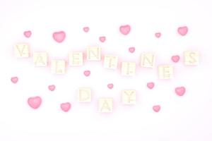 houten kubus valentijnsdag dayand en roze horen achtergrond foto