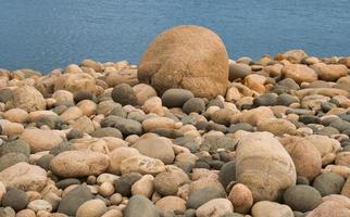 steentjes zijn de klas van rots met een deeltje gebaseerd Aan de udden-wentworth schaal van sedimentologie. foto