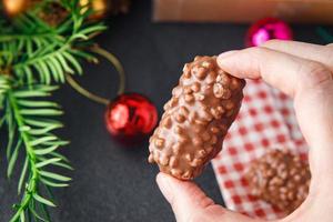 Kerstmis koekje toetje chocola spaander koekjes noten, droog fruit nieuw jaar zoet toetje vakantie maaltijd voedsel tussendoortje Aan de tafel foto