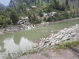 kasjmir, Pakistan, aug 2022 - Kasjmir is de meest mooi regio in de wereld welke is beroemd voor haar groen valleien, mooi bomen, hoog bergen en vloeiende veren. foto