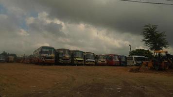 Rajasthan bus staan buitenshuis foto