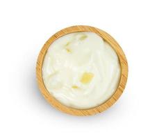 yoghurt met nata de kokosnoot dutche in houten kom geïsoleerd Aan wit achtergrond ,erbij betrekken knipsel pad foto