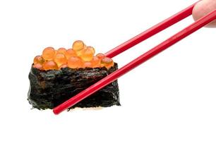 gerold sushi van Zalm ree nigiri met rood eetstokjes geïsoleerd Aan wit achtergrond foto