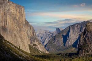 landschap van yosemite nationaal park in Verenigde Staten van Amerika in herfst foto