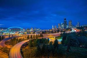uitzicht op de skyline van de binnenstad van Seattle foto