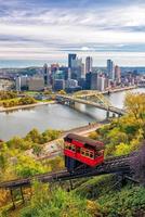 uitzicht op het centrum van pittsburgh foto