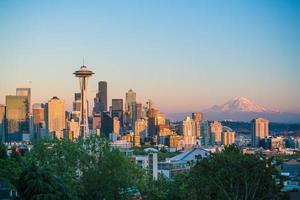 uitzicht op de skyline van de binnenstad van Seattle foto