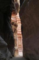een glimp van de schatkist in petra, Jordanië foto