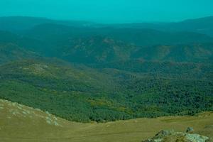 mooi natuur landschap en berg. blauw lucht. Armenië, lori provincie foto