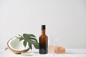 kunstmatig natuur huidsverzorging en essentieel olie aromatherapie .biologisch natuurlijk wetenschap schoonheid Product .kruiden alternatief geneeskunde . bespotten omhoog. foto