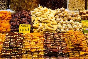 mengen fruit van kruid bazaar, Istanbul foto