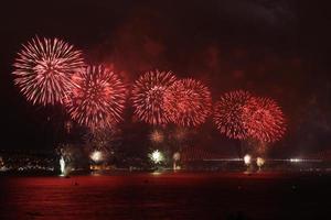 vuurwerk boven de Straat van Bosporus, Istanbul foto