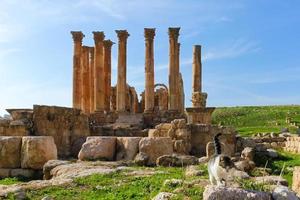 Zuid-theater, Romeinse ruïnes in de stad Jerash foto