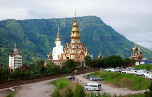 phasornkaew tempel in khao kho phetchabun thailand foto
