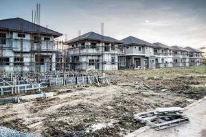 bouw residentieel nieuw huis in uitvoering op bouwplaats foto