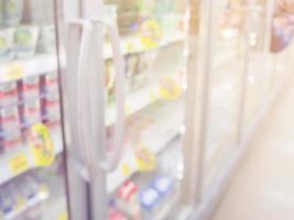 supermarkt koelkasten, supermarkt vriezer in supermarkt; foto