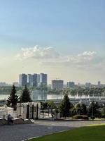 visie van de het kremlin naar de woon- wijk en de rivier, Kazan, Rusland foto