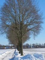 winter tijd in een Duitse dorp foto