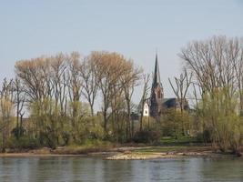 de rivier- Rijn in de buurt Keulen in Duitsland foto