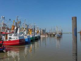 ditzum,duitsland,2020-the klein dorp van ditzum Bij de rivier- ems in Duitsland foto