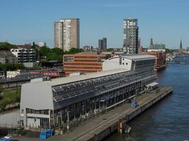 hamburg,duitsland,2022-the haven van Hamburg en de rivier- Elbe foto