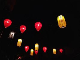 papier lantaarn Bij nacht, Bij een Chinese festival Bij pantai inda kapuk. foto