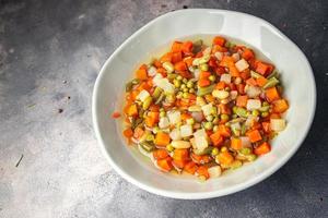 mengen groente Boon, erwten, groen Boon, wortel, selderij groenten vers schotel gezond maaltijd voedsel tussendoortje eetpatroon Aan de tafel kopiëren ruimte voedsel achtergrond foto