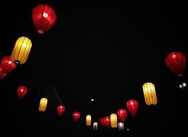 papier lantaarn Bij nacht, Bij een Chinese festival Bij pantai inda kapuk. foto