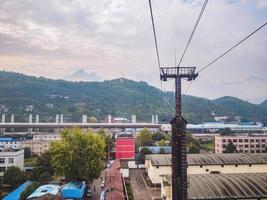 mooi zhangjiajie stadsgezicht en berg visie van kabel auto naar Tianmen berg in de ochtend.centrum stedelijk gebouw tafereel van zhangjiajie stad hunan China foto