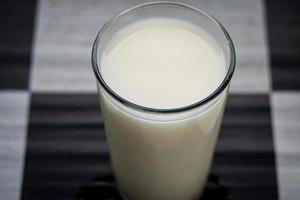 een glas van wit melk premie foto