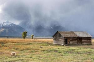 Wyoming, Verenigde Staten van Amerika, 2014. oud houten schuur Bij mormon rij in de buurt Jackson in Wyoming foto