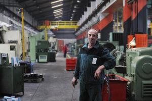 arbeiders mensen in fabriek foto