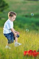 kind en bubbels foto