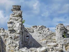 oude tulum ruïnes Maya site tempel piramides artefacten zeegezicht mexico. foto