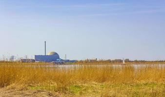 atomair nucleair macht station wadden zee getijdengebieden kust landschap duitsland. foto