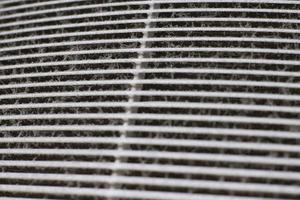 vuile lucht ventilatierooster van hvac met verstopt filter. foto