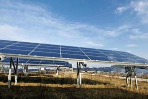 zonne- paneel hernieuwbaar energie veld- foto