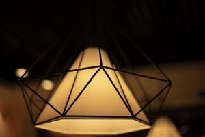 interieur licht. lamp met warm gloed. foto