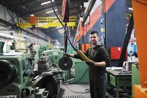 Griekenland, 2022 - industrie arbeiders mensen in fabriek foto
