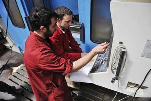 arbeiders mensen in fabriek foto