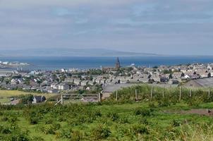 een visie van kerkmuur, orkney. foto