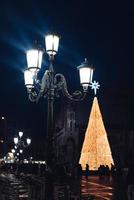 oud straat lamp in de stad van Venetië foto