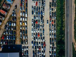 antenne visie van de groot auto dump foto