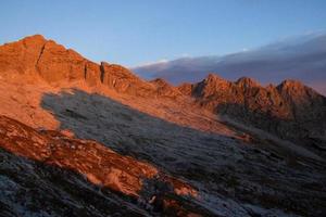 zonsopkomst in de oostenrijks Alpen in de buurt saalfelden foto